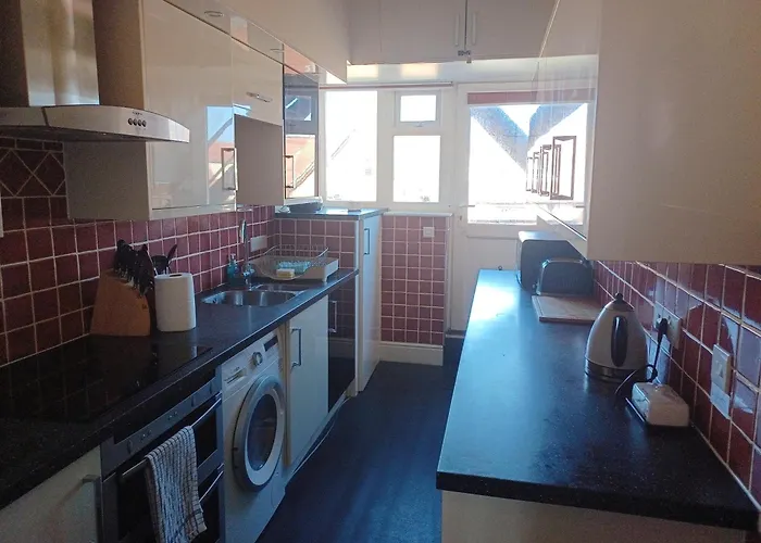 25 Avenue Victoria Flat 2 * Scarborough