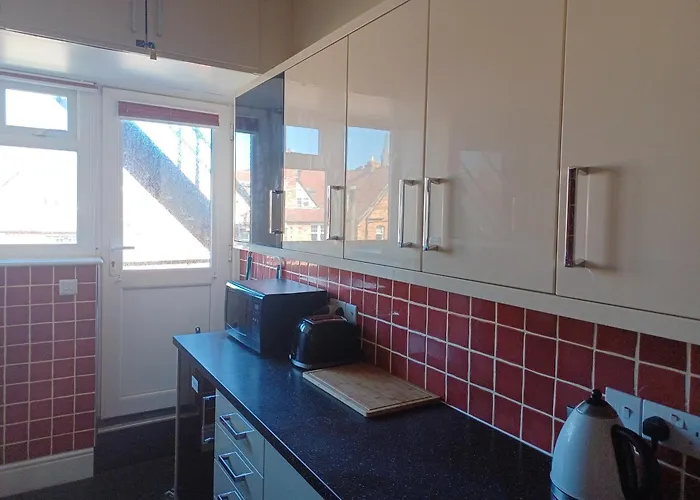 25 Avenue Victoria Flat 2 * Scarborough